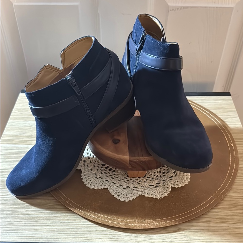 Vionic “Farrah” Ankle Boots